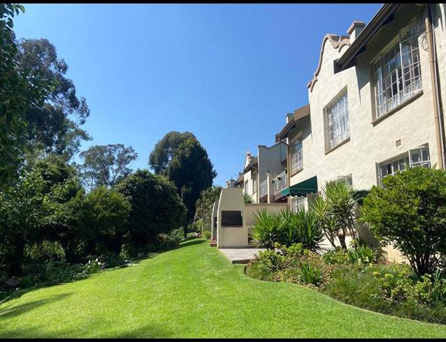 3 BEDROOM TOWNHOUSE FOR SALE IN HELDERKRUIN